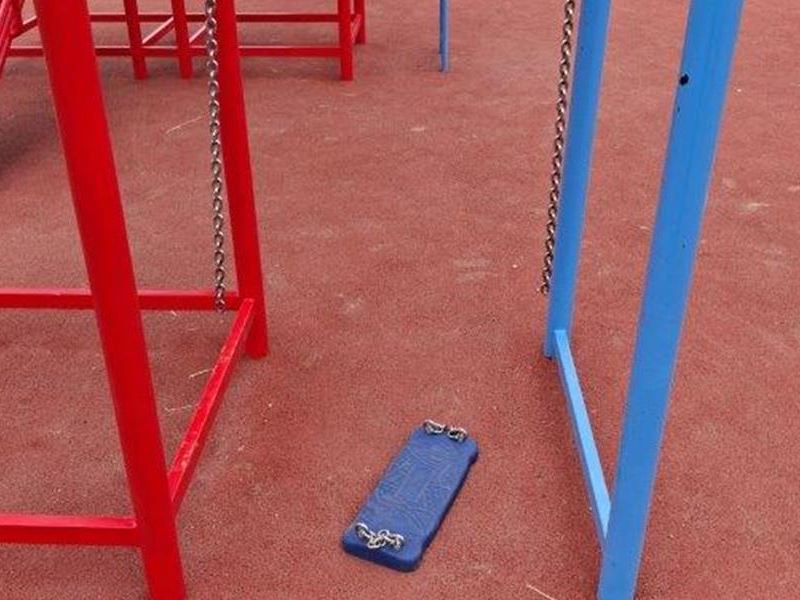 Uništeno dječje igralište