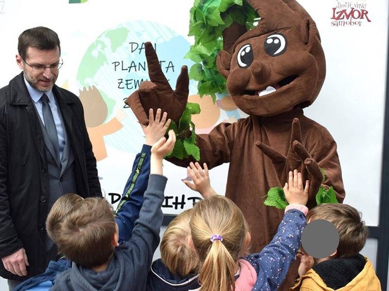 Izložbom dječjih radova obilježen Dan planeta Zemlje