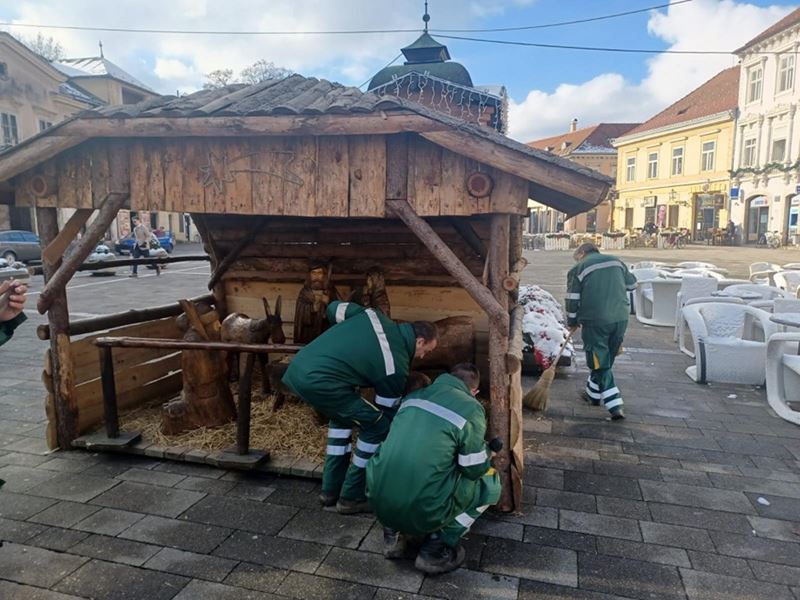 Božićne jaslice na trgu