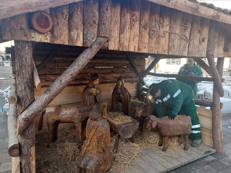 Božićne jaslice na trgu