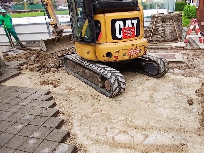 Obnova opločnika kod klizališta