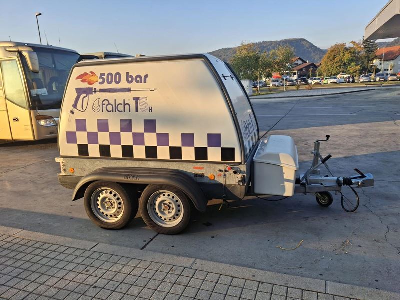 Čišćenje perona autobusnog kolodvora