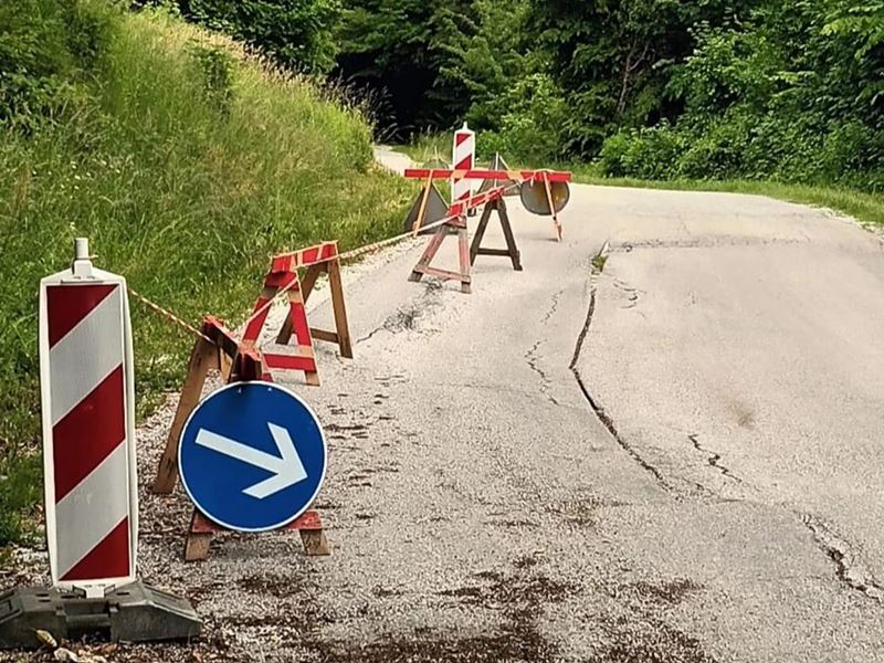Molimo građane da ne pomiču prometne znakove!